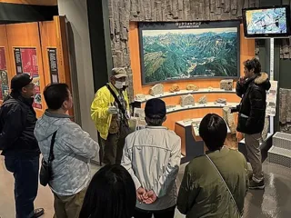 博物館ガイドツアー