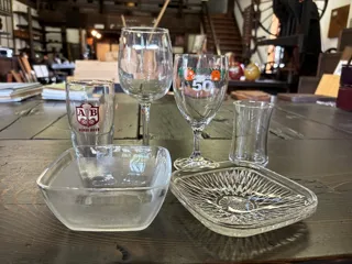 A small "flea market" just for glass