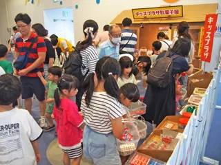 キッズプラザの駄菓子屋さん