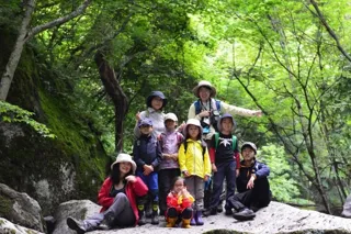 Enjoy summer canyon hiking + river play with your family!