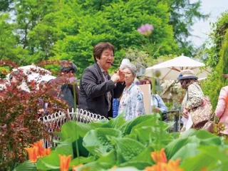 Special Garden Tour by Principal Yamada