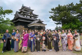 古典日本髪と往時の着物で松江城を彩る
