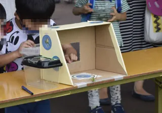 バッタ飛ばし大会