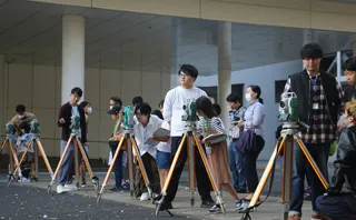 測量実習 21世紀の伊能忠敬になってみる ～地図づくりのプロたちから学ぶ3次元測量～