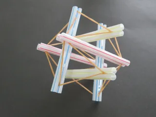 輪ゴムの力で組み立てよう　テンセグリティをつくろう！