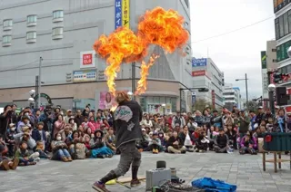 にぎわい爆発あつぎ国際大道芸
