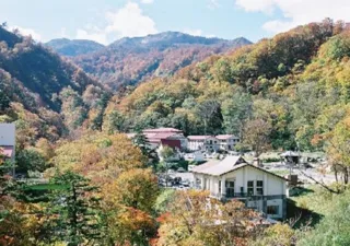 【紅葉・見ごろ】夏油温泉
