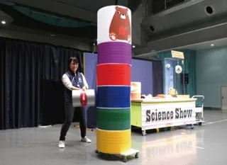 サイエンスショー「ドキドキ!ハラハラ!慣性の法則」