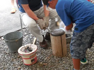 秋の体験学習 五寸釘からナイフを作ろう-鍛冶体験-