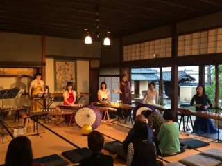 古民家できく箏の音色