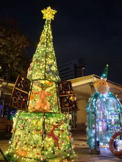 海岸漂着物アート作品「めぐるクリスマス2025」(福岡市会場)