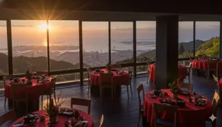 六甲山初日の出会　暖かい店内で最高のご来光をお迎え