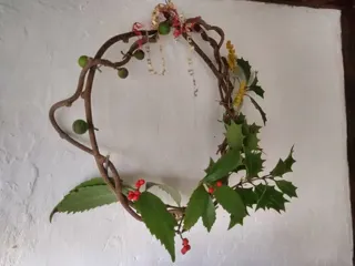 秋の里山散策と野菜の収穫体験。自然素材でリースづくり