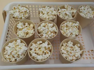 ふれあいまつり　ポップコーンのふるまい