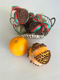 みどりの杜のハーブ・アロマ講座 onedayレッスン「オレンジポマンダー作り」