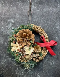 みどりの杜ショップhanana店内ワークショップ「クリスマスとお正月2wayリースを作ろう」