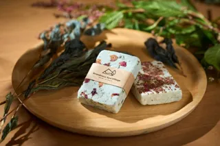 藍の石鹸づくり