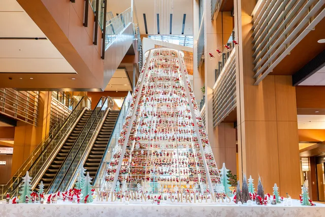 「MIDTOWN CHRISTMAS 2025」サンタツリー