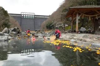 露天風呂砂湯　ゆず湯