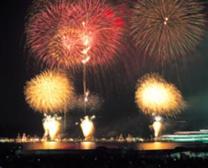 呉 海上花火大会