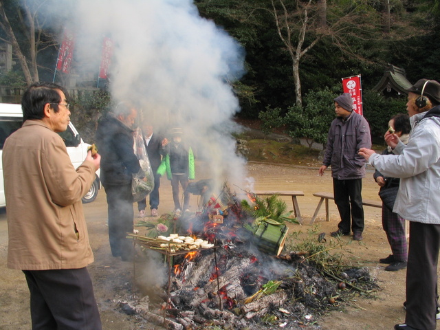 平岡八幡宮　左義長とんど祭