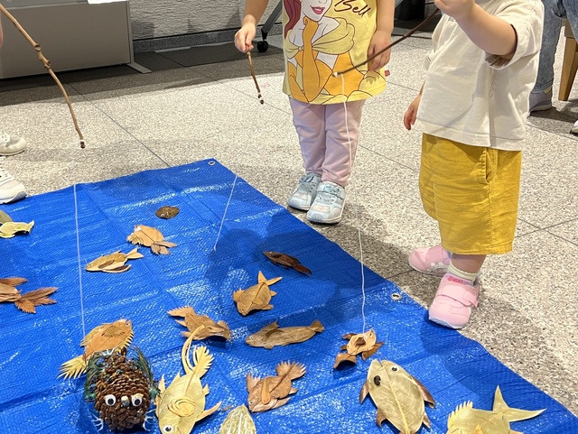 葉っぱの魚つり