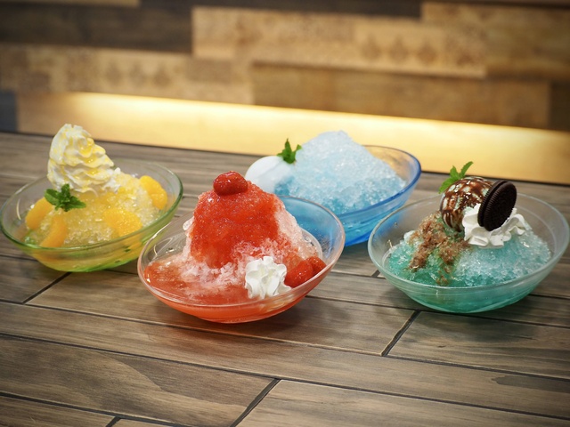 Shaved Ice with Cool Sensation in Collaboration with Local Glass Studio