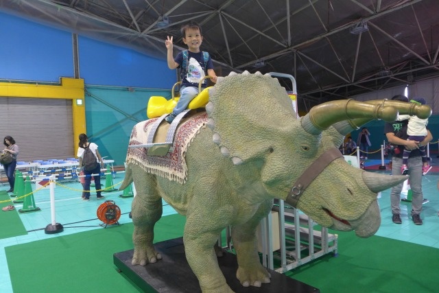 夏休み特別イベント「トリケラトプスに乗ろう！」