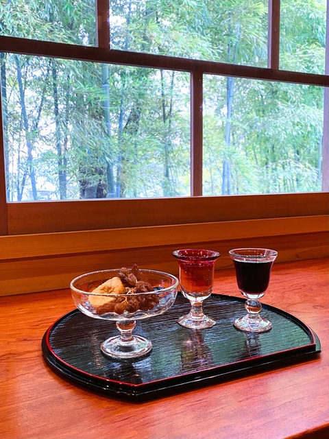 Cafe & Bar Enjoying Blown Glass