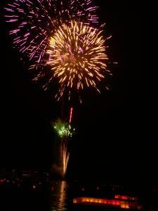 Kizaki Lake Lantern Floating and Fireworks Festival