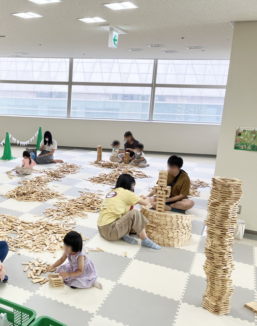 Yasachii Ki no Hiroba in Takatsu Civic Hall, Kawasaki City (August)