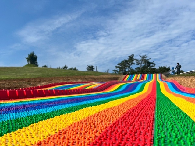 びわこ箱館山「虹色スライダー」