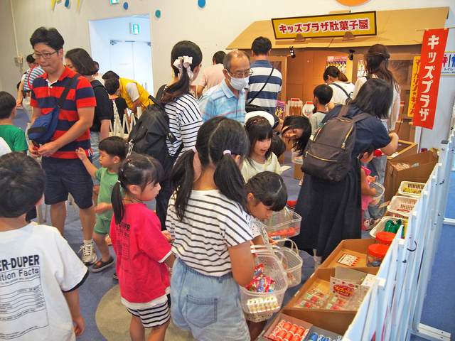 キッズプラザの駄菓子屋さん