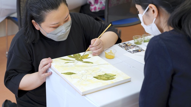 アートラボぎふ 日本画・ニホンガ ーたらしこみ技法による同時体験!ー