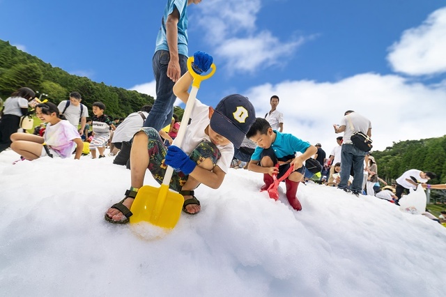 真夏の雪あそび