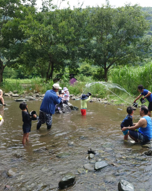 川遊び　生き物探し