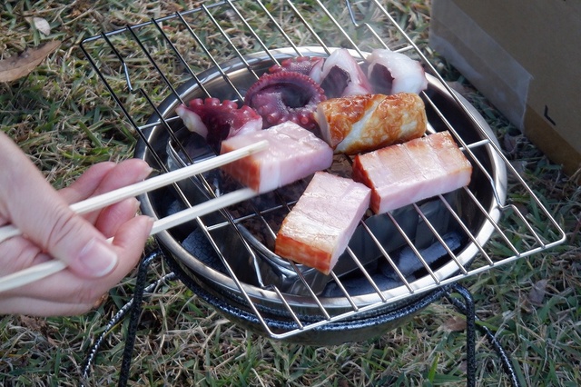 アウトドアの達人~火起こしから始まる燻製づくり