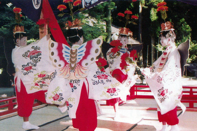加茂神社の稚児舞
