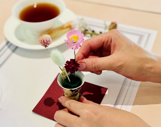『おちょこdeちょこっと花時間』いけばな文化体験型カフェメニュー