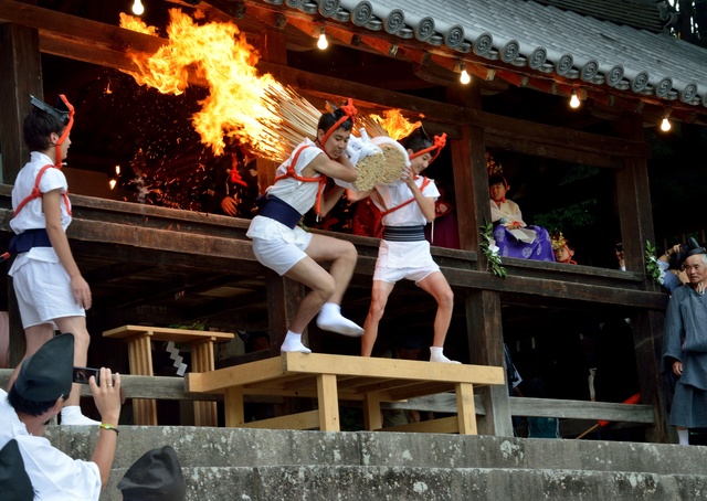 往馬大社火祭り