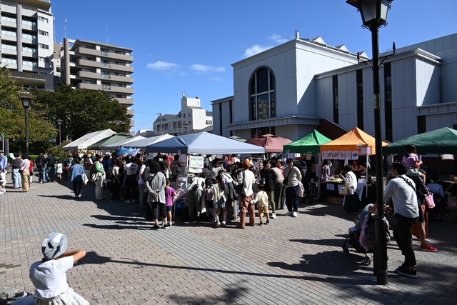 TOMARIGI MARKET at JR灘駅前広場