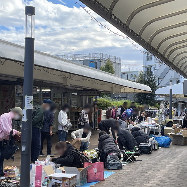 西ひかりが丘団地「森の蚤の市」フリーマーケット