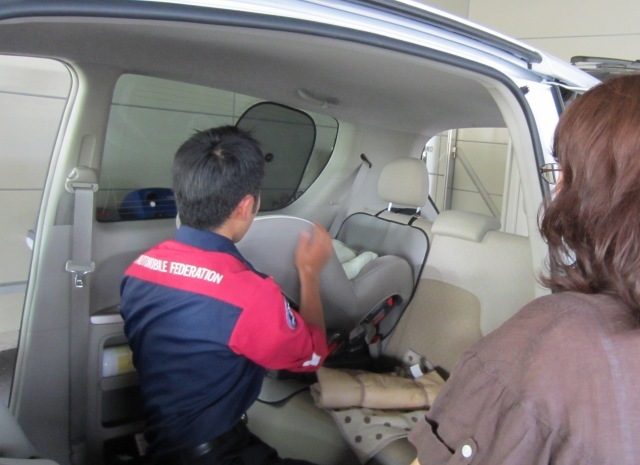 チャイルドシート取り付け点検(11月)