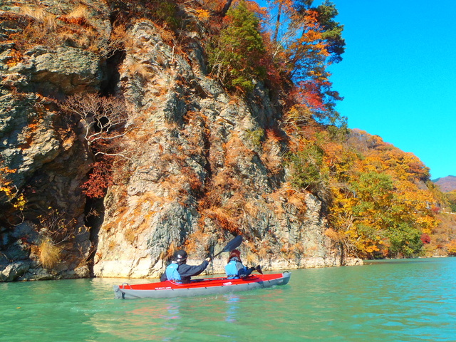 秋の紅葉 レイクカヌーカヤック ロングツアー 群馬 埼玉県境 かんな湖