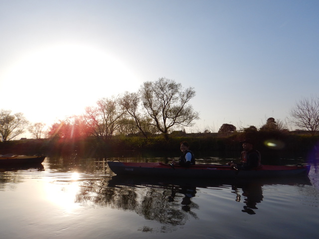 秋は夕焼け 利根大堰サンセットカヤック体験 埼玉群馬県境・利根川でカヌー