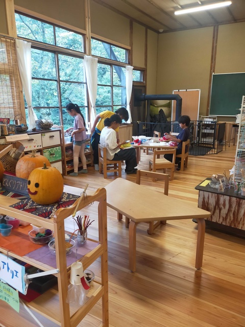 廃材や身近な素材で自由に工作!里山アトリエ