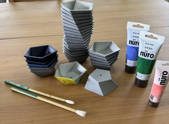 高岡銅器ワークショップ　鉄の植木鉢のペイント体験