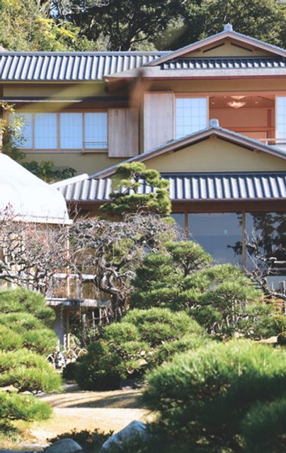 里山から旧吉田茂邸まで晩秋の大磯丘陵を歩く（絵付け体験有り）